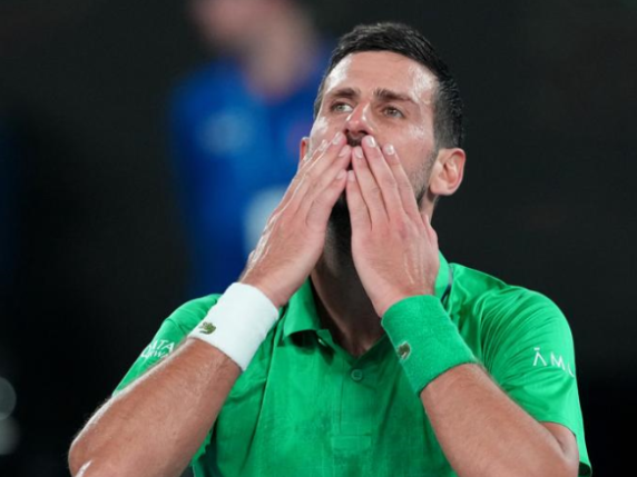 Djokovic fa un capolavoro, batte l'azzurro in  5 set e va in finale con Alcaraz: «Tutto surreale, Jannik mi ha portato al limite»