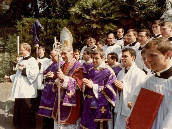 Il Vaticano ai lefebvriani: dialoghiamo, ma sospendete le ordinazioni dei vescovi o sarà scisma