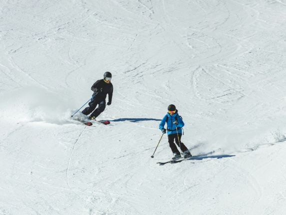 Cosa mettere in valigia per la settimana bianca: attrezzatura e abbigliamento tecnico