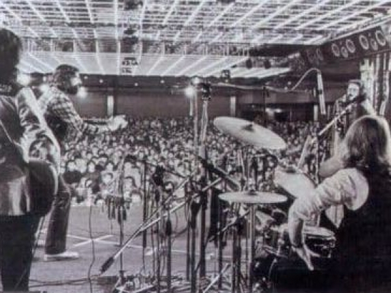 «Nomadincontro» e socialeDaolio e «Noi vagabondi»:Emilia, Guccini e migranti