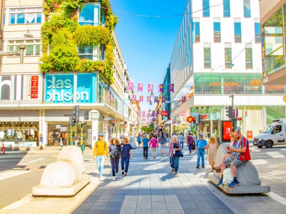 Viaggiare senza contanti? In questi Paesi si paga solo con carte e smartphone