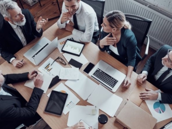 Professione «assistant manager», chi è e quanto guadagna: oltre 200 richieste, ecco dove