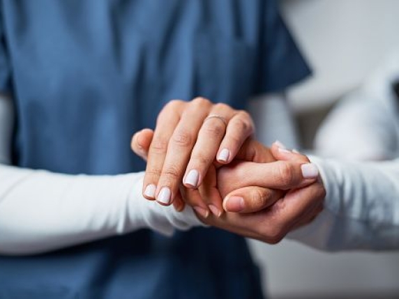 Caregiver, salute a rischio: ecco i punti deboli di chi cura i propri cari