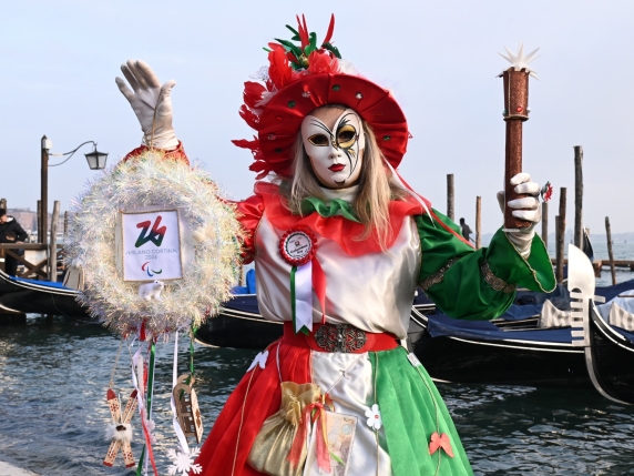 Il Carnevale di Venezia celebrai Giochi: dai 5 cerchi in maschera agli arlecchini olimpici