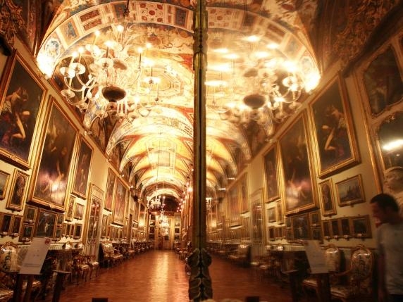 La figlia della principessa Doria Pamphilj maltrattata dall'ex compagno: «Ho tanta paura»