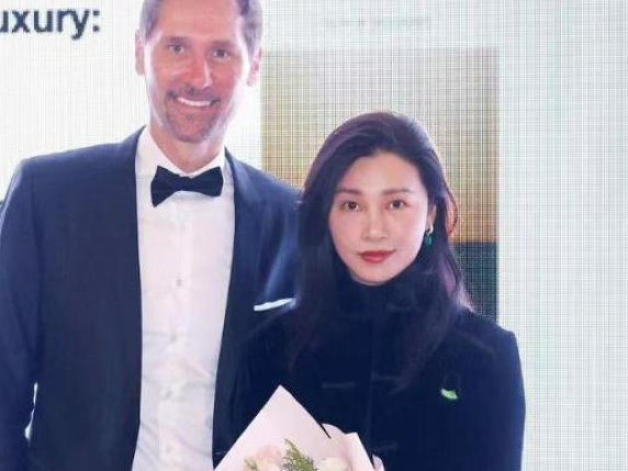 La star della fotografia cinese porta a Milano Cortina i suoi scatti vip. «Anche Elon Musk ha voluto farsi ritrarre»