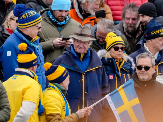 Staffetta di reali alle Olimpiadi: il re di Svezia tifa lo sci, la figlia di Carolina il pattinaggio. E arriva Frederick di Danimarca