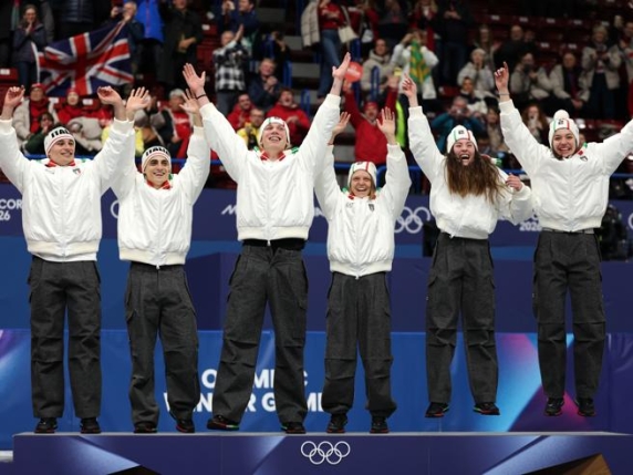 Europe a confronto. Epstein travolge Starmer. Short track d’oro