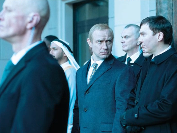 «Putin il male del nostro tempo. Jude Law era il volto giusto per lui». Assayas presenta «Il mago del Cremlino» a Torino