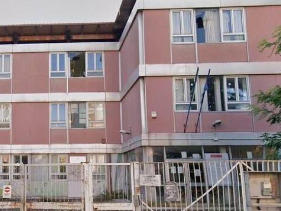 Scuola Alberto Sordi, l'occupazione continua. Il Municipio: «Liberiamo entro l'estate»