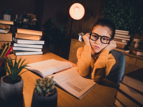 Dim indoor lighting drives myopia