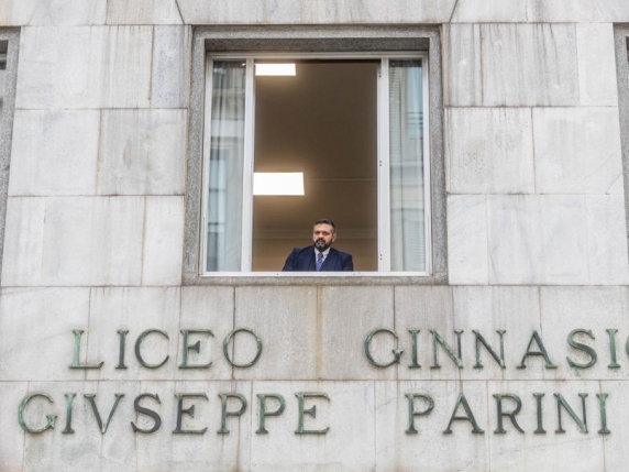 Parini occupato, il preside non lascia l'istituto: «Gli studenti fanno Dj set, io li controllo dalle finestre e ascolto Beethoven»