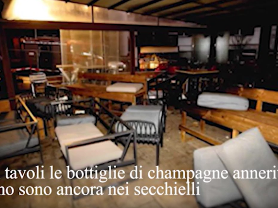 Video: il cellulare ancora in ricarica, gli scatti mai visti all'interno di "Le Constellation"