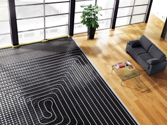 Riscaldamento a pavimento: come funziona e quali sono i vantaggi rispetto ai termosifoni