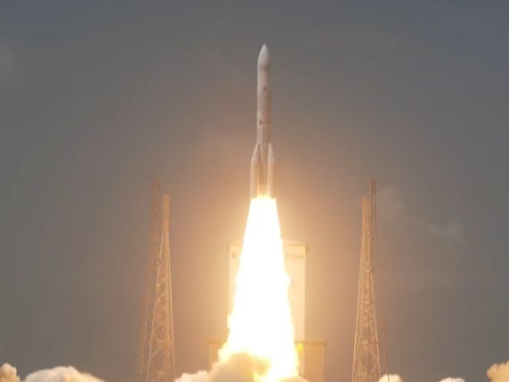 Bezos si allea con l’Europa e rilancia la sfida a Musk: decolla il super razzo Ariane 64