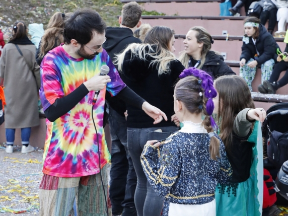 Alcol e anfetamine alla sfilata di carnevale, dieci minorenni finiscono in coma etilico