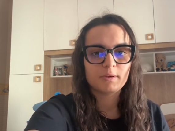 Foggia, crea foto intime della sua ex amica Arianna Petti con l'aiuto dell'intelligenza artificiale: 19enne ai domiciliari