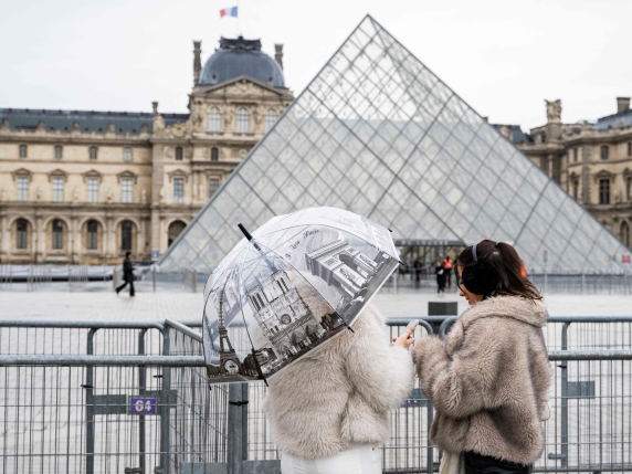 Disastro Louvre, allagate alcune stanze con capolavori italiani: «Pesantemente danneggiato un affresco dell'800, salva la Gioconda»