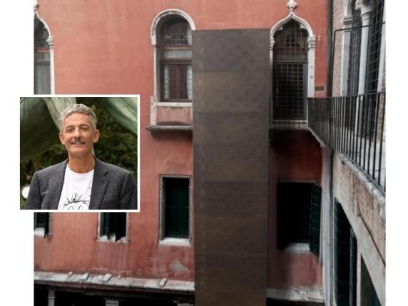 Venezia, l'ascensore nel palazzo di Fiorello bloccato dai giudici: «Vagliare un luogo alternativo»