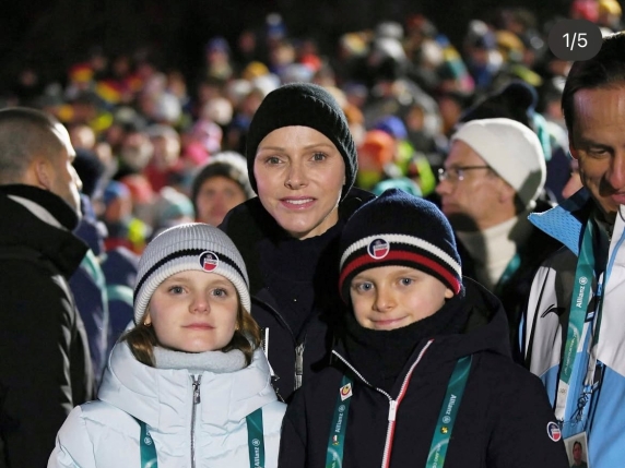 I gemelli di Monaco sulla neve a Cortina, il principe Haakon di Norvegia e Victoria di Svezia (in arrivo per le paralimpiadi)