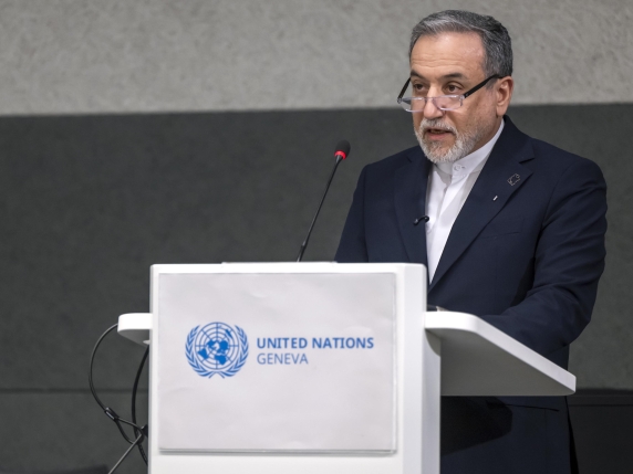 Spiragli sull’Iran: «Percorso iniziato». Vance: «Vogliamo l’intesa, ma il presidente ha tutte le opzioni sul tavolo»