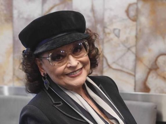 Morta Angela Luce, la «voce di Napoli». Aveva 87 anni, fu una stella del cinema e della canzone Morta Angela Luce, la «voce di Napoli». Aveva 87 anni, fu una stella del cinema e della canzone