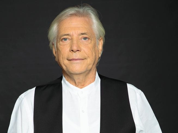 Nino D'Angelo: «Di Sanremo ricordo il razzismo: su quel palco io ero il terrone. Fui sdoganato dagli intellettuali quando mi tolsi il caschetto»