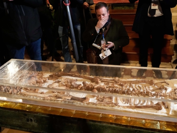 I 400 mila per San Francesco. Il messaggio di speranza di quel corpo così piccolo I 400 mila per San Francesco. Il messaggio di speranza di quel corpo così piccolo