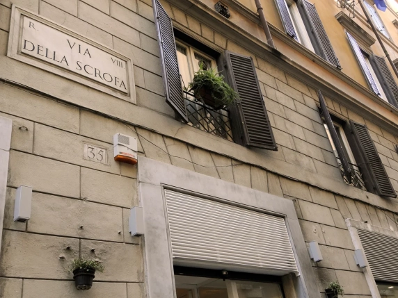 Allarme bomba nella sede di Fratelli d'Italia in via della Scrofa. Rientrato dopo l'intervento degli artificieri