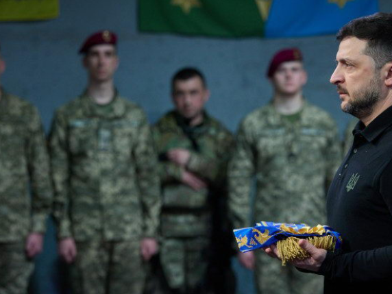 Intervista a Zelensky: «Putin ha perso l’inverno. Ma ora la guerra in Iran potrebbe metterci in difficoltà, ecco perché»