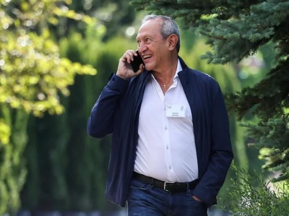 Per la presidenza di Adidas spunta Sawiris, miliardario «milanese» (grazie alla flat tax)