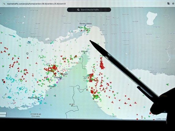 Stretto di Hormuz chiuso, da qui passa il 20% del petrolio mondiale: le conseguenze dureranno a lungo