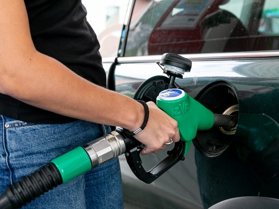 Il governo e il «fronte economico»: «Valutiamo l'introduzione delle accise mobili per frenare i prezzi della benzina»