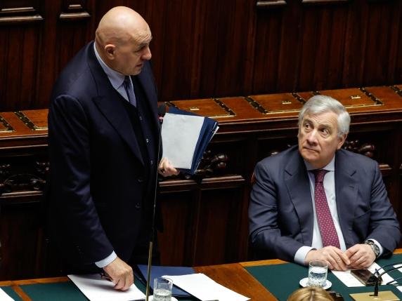 L'Italia e le mosse sull'Iran in diretta | Sì alla risoluzione di maggioranza, cosa prevede sulle basi Usa in Italia e sui sistemi di difesa. Poi Meloni chiama Zelensky: «Il sostegno a Kiev non finirà»