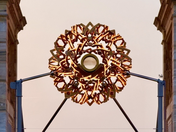 Milano, mistero all'Arco della Pace: il braciere (riacceso con le Paralimpiadi) si è spento nella notte. Intervento urgente per ripristinare la fiamma