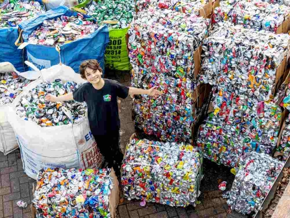 L'impresa di Ryan a 13 anni: 20 mila dollari per il benecon otto tonnellate di lattine