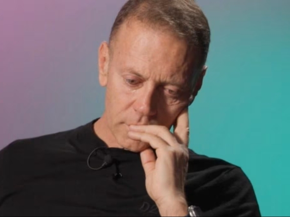 Le Iene e il fuorionda che  "smaschera" Siffredi: le sue lacrime erano davvero per le accuse di violenza di alcune ragazze 