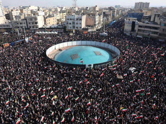 Guerra in Iran, le ultime notizie in diretta | Trump: «La guerra finirà presto, ma non questa settimana». Nuovi pesanti attacchi su Teheran