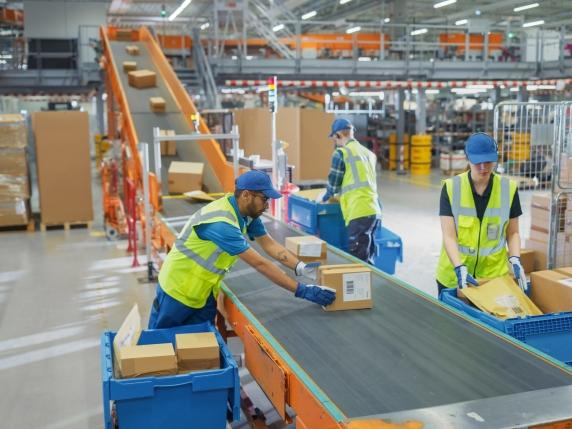 Tassa da 2 euro sui mini pacchi extra-Ue, il Mef annuncia lo slittamento fino al 30 giugno