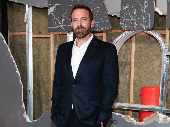 Netflix compra la società di Ben Affleck per 600 milioni di dollari. Hollywood sdogana l'intelligenza artificiale