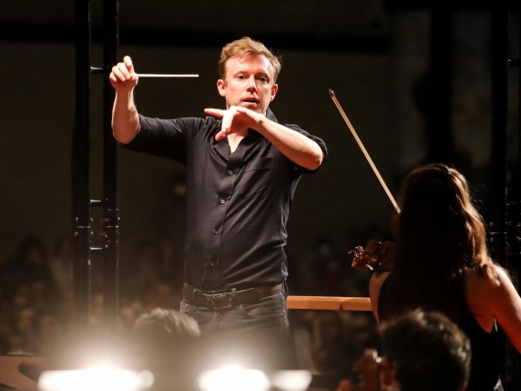 Daniel Harding e la stagione degli eroi: «Fa paura il livello dei direttori che suoneranno con la mia Orchestra di Santa Cecilia»