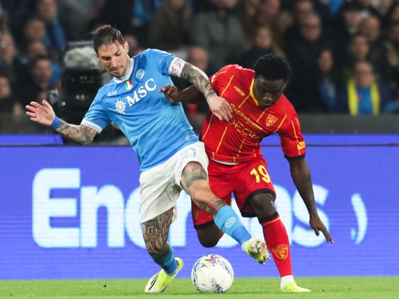 Paura per Banda in Napoli-Lecce: malore nel finale, riprende conoscenza ed esce in barella. Cosa è successo