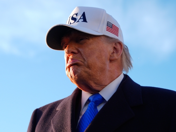 Dice «La guerra è vinta» ma poi chiede l'aiuto di Cina e altre potenze: tutti i segnali contraddittori di Trump (e la condanna della Chiesa Usa)