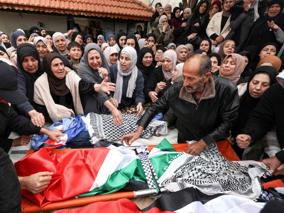 Soldati israeliani sparano sull'auto: uccisi 2 bambini e i loro genitori a un check point