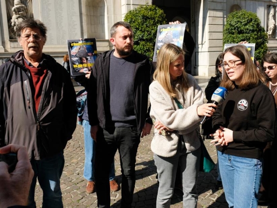 Foto di Meloni e Nordio bruciata, il collettivo di Padova si difende: «Gesto simbolico. Nessun passo indietro»