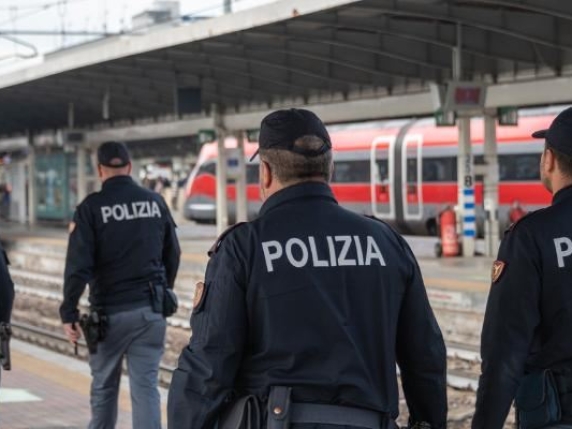 Ragazzo di 19 anni picchiato da una gang sul treno Foggia-Bari: identificati 14 minorenni