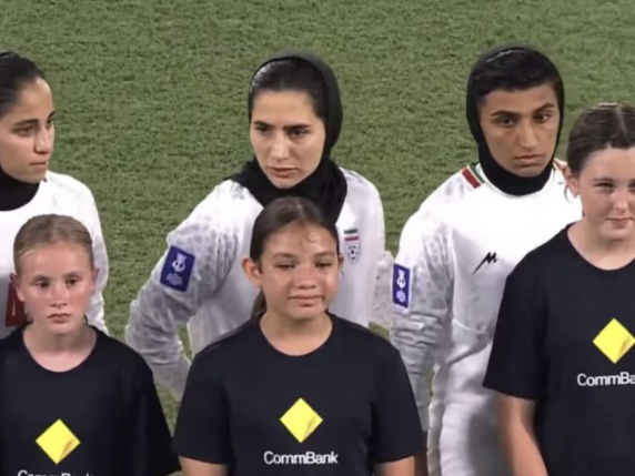 Guerra in Iran, le ultime notizie in diretta | Colpita l'ambasciata Usa a Riad, furia di Washington. Trump: «Vogliono parlare ma è troppo tardi». Teheran: «Azioni difensive da Paesi europei un atto di guerra»