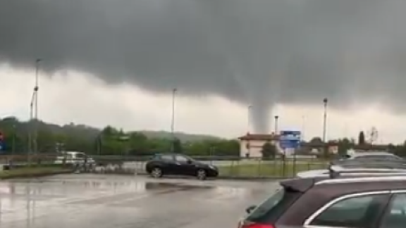 Il maltempo ha causato due trombe d'aria nel Nord Est: il video