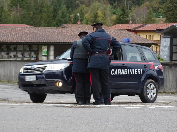 Castelbelforte, 13enne aggredita da due coetanee: una la teneva, l'altra la  colpiva alla testa con delle forbici