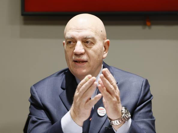 Marco Rizzo, l'invettiva «scorretta»: «Vogliono imporci i gusti sessuali delle minoranze. Invece di occuparsi della famiglia Elly Schlein balla sul carro del Gay Pride» | Corriere.it